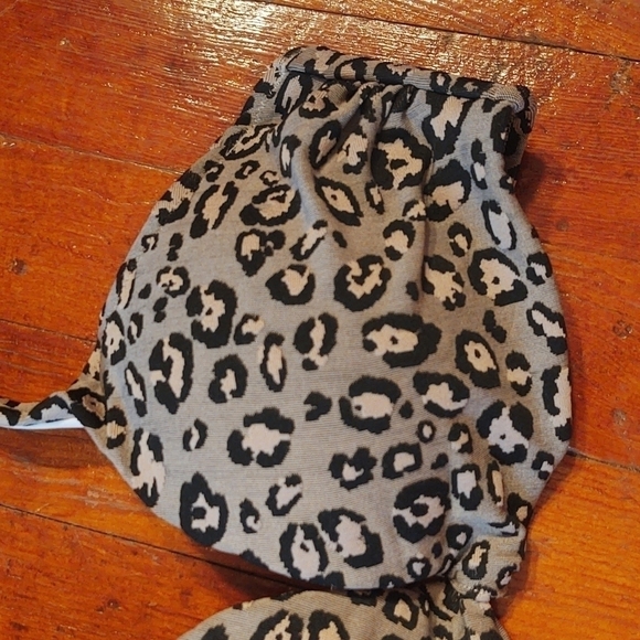 Shade & Shore Gray Leopard Print Halter Neck Bikini Top Sz 32B - Picture 2 of 9